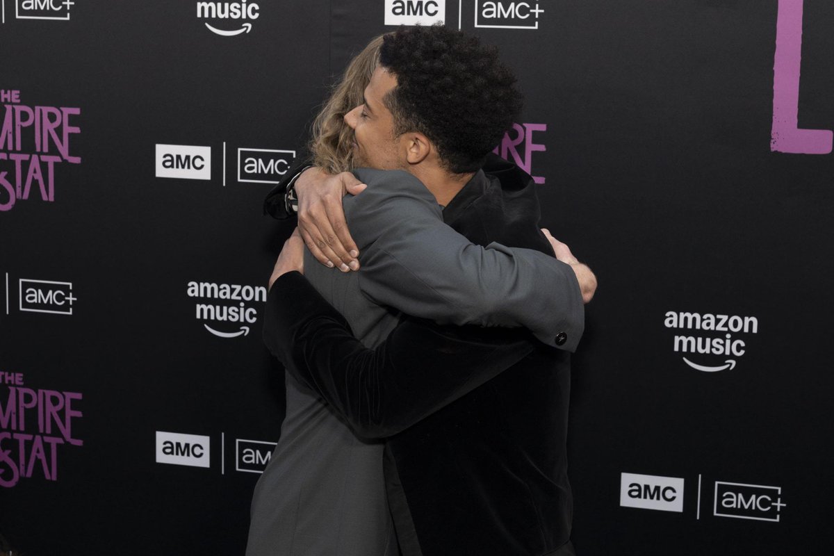streidupdates's tweet photo. I also wanted to make a post dedicated to these two beautiful humans who have put their hearts and souls into this incredible show. I truly believe their talent, commitment, and passion is unmatched. We are genuinely so lucky to be able to witness the magic they make on screen, both together and apart. 🖤