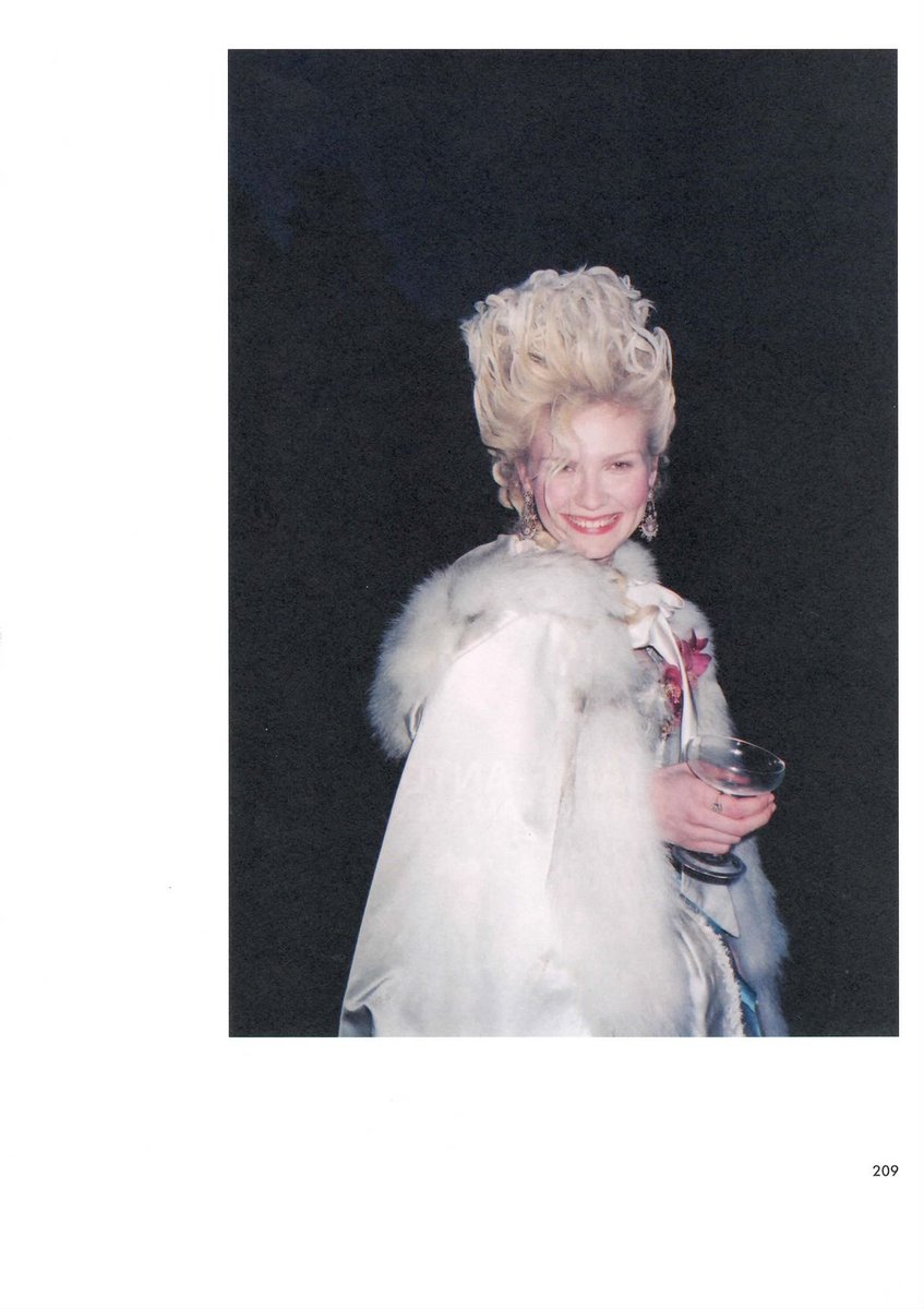 letmefeedonyou's tweet photo. marie antoinette (2006) https://t.co/QpGdOQm11e