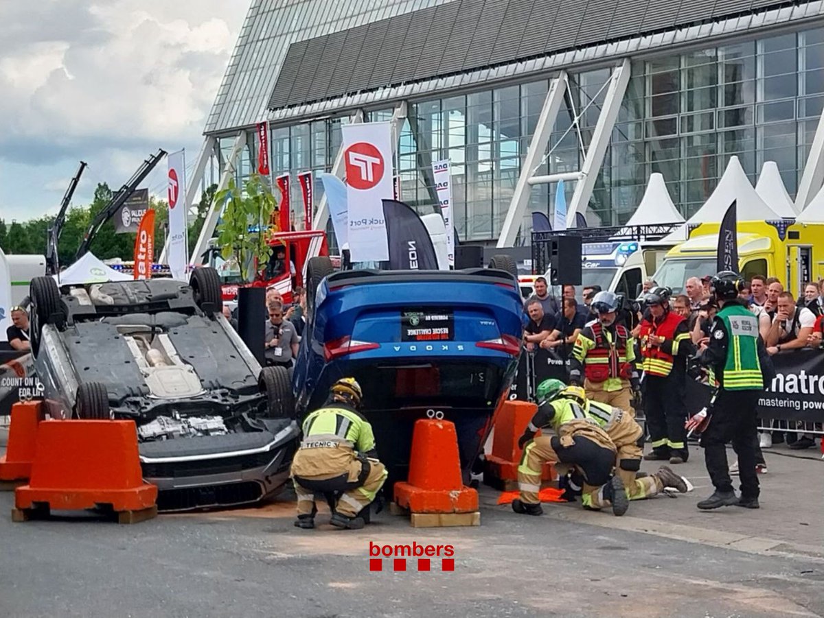 bomberscat's tweet photo. Un equip de #bomberscsat ha estat guardonat com el millor equip del Rescue Challenge de la fira internacional Interschutz 2026, organitzat a Hannover (Alemanya).

La competició, centrada en les maniobres d'excarceració, ha reunit una vintena d'equips d'arreu del món. https://t.co/fjoXilnOJ0