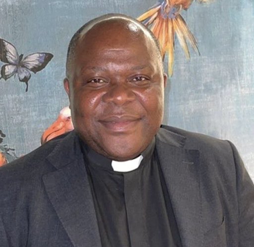 Sachinettiyil's tweet photo. Catholic Bishop Osório Citora Afonso of the Diocese of Quelimane in Mozambique, was shot and killed at his residence today. He was 54 years old.

Info: Aid to the Church in Need https://t.co/LdlHTcR8RY