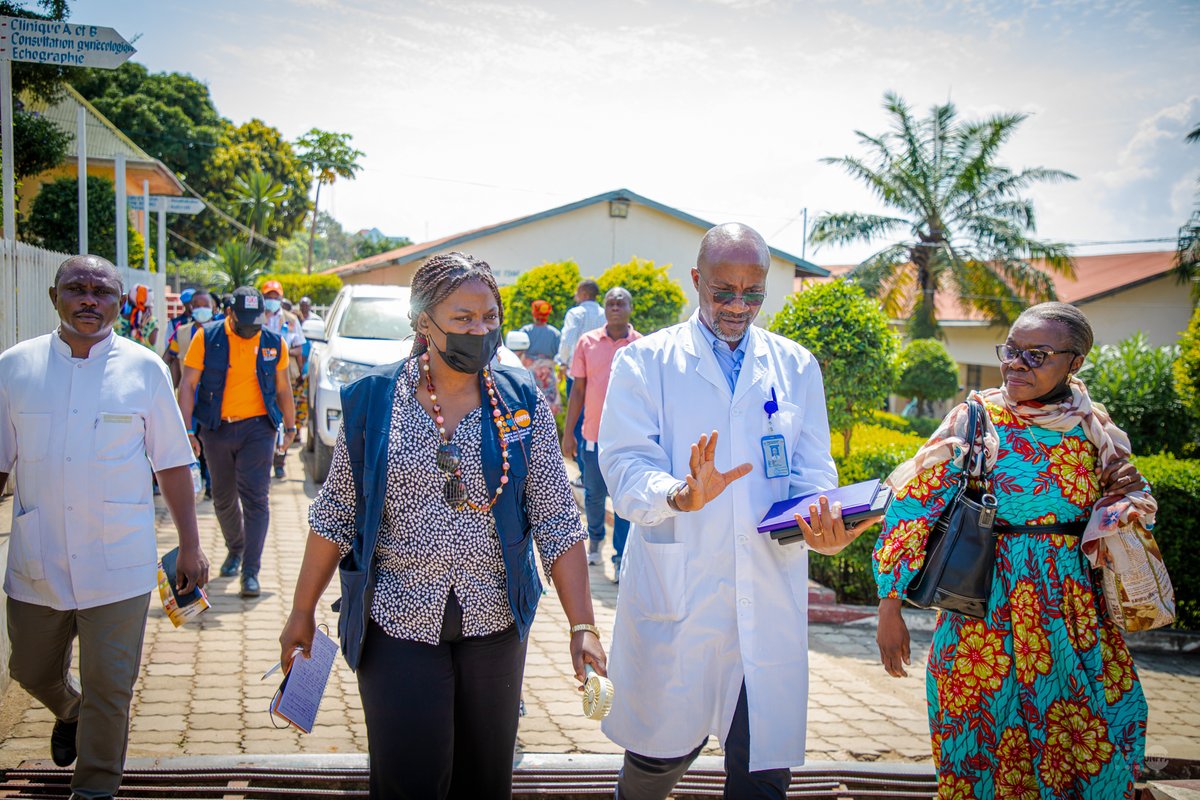 UNFPARDC's tweet photo. 𝗟𝗲 𝗦𝘆𝘀𝘁è𝗺𝗲 𝗱𝗲𝘀 𝗡𝗮𝘁𝗶𝗼𝗻𝘀 𝗨𝗻𝗶𝗲𝘀 𝗲𝘁 𝗹𝗲 𝗙𝗢𝗡𝗔𝗥𝗘𝗩 𝗺𝗼𝗯𝗶𝗹𝗶𝘀é𝘀 𝗽𝗼𝘂𝗿 𝗹𝗲 𝘀𝗼𝘂𝘁𝗶𝗲𝗻 𝗮𝘂𝘅 𝘃𝗶𝗰𝘁𝗶𝗺𝗲𝘀 𝗱𝗲𝘀 𝘃𝗶𝗼𝗹𝗲𝗻𝗰𝗲𝘀 𝗱𝗮𝗻𝘀 𝗹𝗲 𝗞𝗶𝘃𝘂

🟠 C'est dans le but d'évaluer les actions menées dans le cadre du projet d’assistance aux victimes de crimes graves, y compris les survivantes de violences sexuelles liées aux conflits qu'une mission conjointe de suivi a été menée à Beni et à Uvira. 

🟠 Au-delà des visites de terrain, les membres du consortium #UN du projet financé par le Gouvernement à teavers le Fonarev ont profité de l’occasion pour écouter les femmes et les filles, de comprendre leurs réalités, leurs défis, mais aussi leur incroyable résilience.

La mission a permis aux partenaires @UNICEFDRC, @PNUDRDC,  @ONUFemmesRDC, @unjhro et #UNFPA de :
✅ Évaluer la qualité des services de santé et de protection mis à la disposition des victimes ;
✅ Échanger avec les bénéficiaires afin de mesurer l’impact concret des interventions ;
✅ Visiter des centres de protection de l’enfance et des espaces de formation professionnelle pour les femmes et les filles ;
✅ Rencontrer les autorités judiciaires pour renforcer le plaidoyer en faveur de la lutte contre l’impunité ;
✅ Coordonner nos actions avec les partenaires de mise en œuvre afin de garantir une réponse plus efficace et durable.

#DeliveringAsOne #RDC #FONAREV #NordKivu #SudKivu #Protection #Justice #DroitsHumains
@FonarevRDC