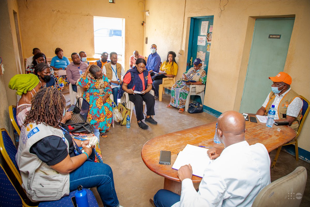 UNFPARDC's tweet photo. 𝗟𝗲 𝗦𝘆𝘀𝘁è𝗺𝗲 𝗱𝗲𝘀 𝗡𝗮𝘁𝗶𝗼𝗻𝘀 𝗨𝗻𝗶𝗲𝘀 𝗲𝘁 𝗹𝗲 𝗙𝗢𝗡𝗔𝗥𝗘𝗩 𝗺𝗼𝗯𝗶𝗹𝗶𝘀é𝘀 𝗽𝗼𝘂𝗿 𝗹𝗲 𝘀𝗼𝘂𝘁𝗶𝗲𝗻 𝗮𝘂𝘅 𝘃𝗶𝗰𝘁𝗶𝗺𝗲𝘀 𝗱𝗲𝘀 𝘃𝗶𝗼𝗹𝗲𝗻𝗰𝗲𝘀 𝗱𝗮𝗻𝘀 𝗹𝗲 𝗞𝗶𝘃𝘂

🟠 C'est dans le but d'évaluer les actions menées dans le cadre du projet d’assistance aux victimes de crimes graves, y compris les survivantes de violences sexuelles liées aux conflits qu'une mission conjointe de suivi a été menée à Beni et à Uvira. 

🟠 Au-delà des visites de terrain, les membres du consortium #UN du projet financé par le Gouvernement à teavers le Fonarev ont profité de l’occasion pour écouter les femmes et les filles, de comprendre leurs réalités, leurs défis, mais aussi leur incroyable résilience.

La mission a permis aux partenaires @UNICEFDRC, @PNUDRDC,  @ONUFemmesRDC, @unjhro et #UNFPA de :
✅ Évaluer la qualité des services de santé et de protection mis à la disposition des victimes ;
✅ Échanger avec les bénéficiaires afin de mesurer l’impact concret des interventions ;
✅ Visiter des centres de protection de l’enfance et des espaces de formation professionnelle pour les femmes et les filles ;
✅ Rencontrer les autorités judiciaires pour renforcer le plaidoyer en faveur de la lutte contre l’impunité ;
✅ Coordonner nos actions avec les partenaires de mise en œuvre afin de garantir une réponse plus efficace et durable.

#DeliveringAsOne #RDC #FONAREV #NordKivu #SudKivu #Protection #Justice #DroitsHumains
@FonarevRDC