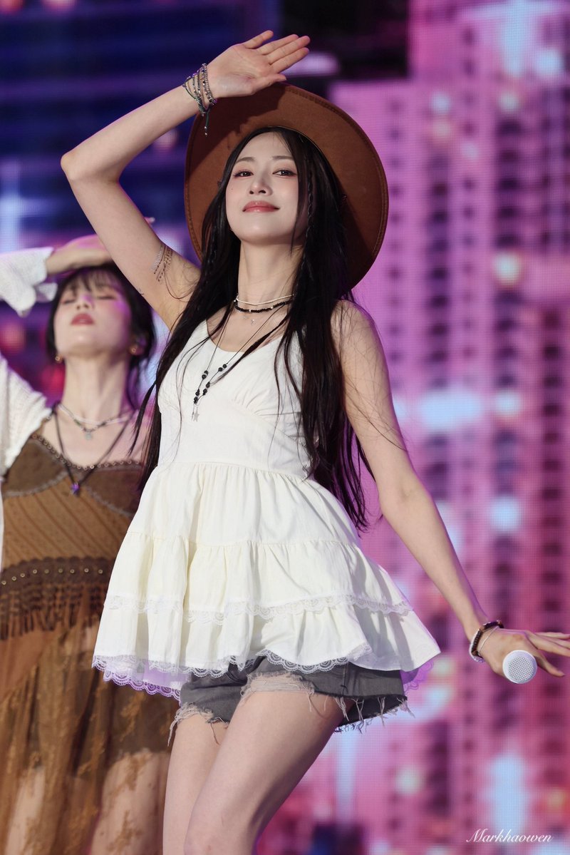 Markhaowen's tweet photo. 260606 Weverse Con Festival 

단점：1도 없어
슬픔：1도 없어
스트레스：1도 없어
@Apinkohy

#오하영 #Hayoung #에이핑크 #Apink https://t.co/5NmW7oQfTA