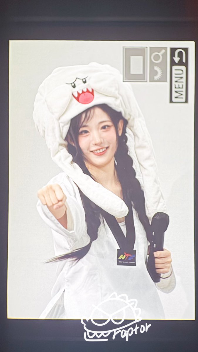hina_raptor's tweet photo. 20260606 kps fansign preview
@hapycb 

#QWER #히나 #Hina https://t.co/4DGs5JHmz0
