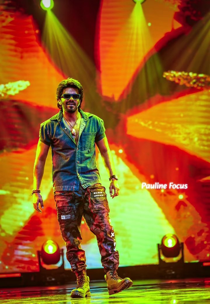 SSFansClubTM's tweet photo. Looks and styling 🥵🥵🔥🔥

From the Sets of #DramaJuniors 
@sudheeranand #SudigaliSudheer https://t.co/r7BSA10EaN