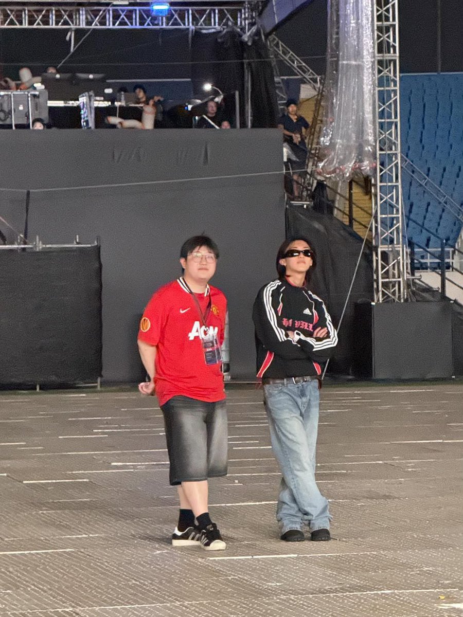facetimeholic's tweet photo. Bruh I need to draw this… manager nim is so cute https://t.co/e5KSvFCCUh
