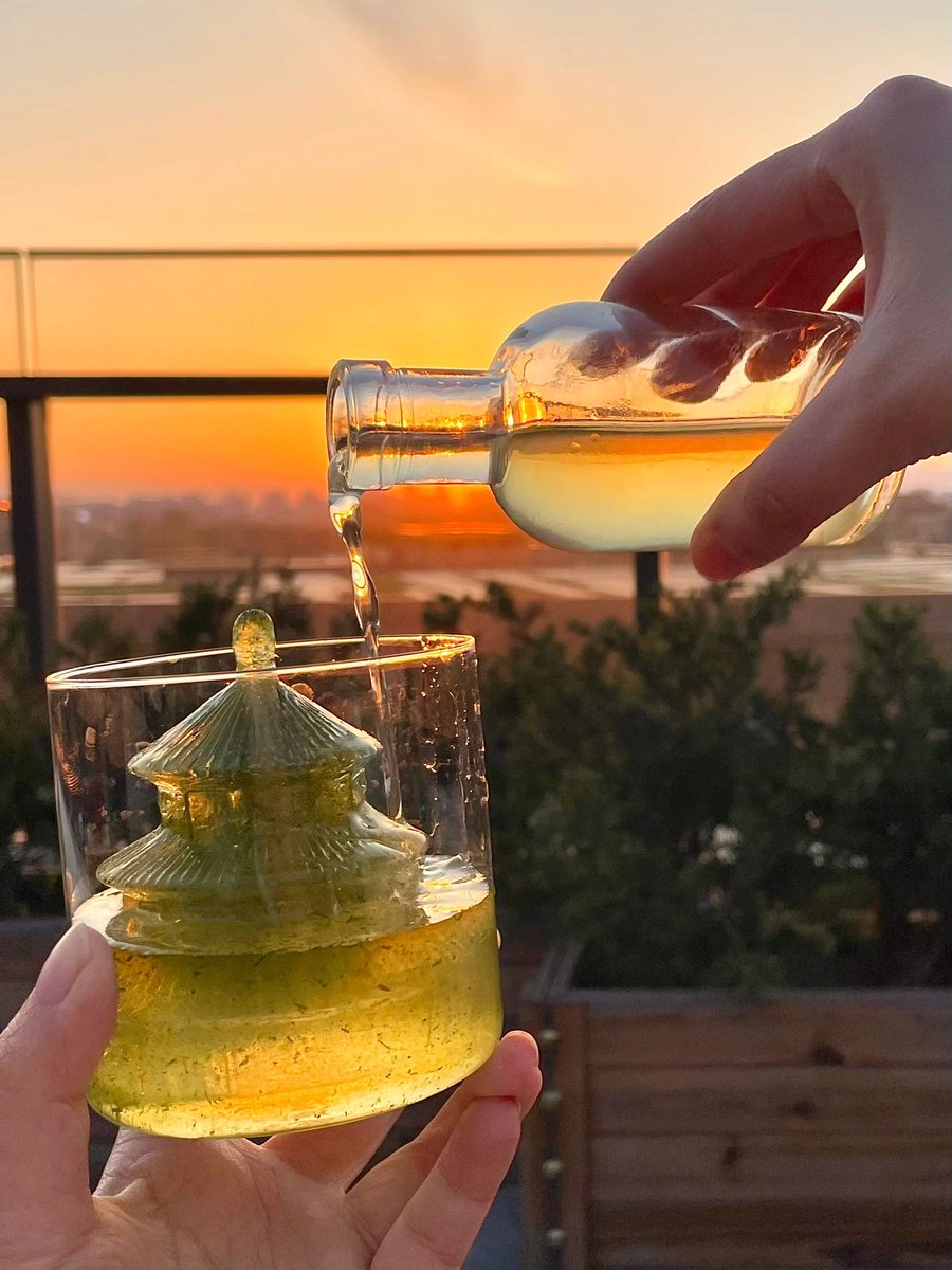 Chefswell1's tweet photo. Just sipping iced coffee and watching the sunset with my favorite playlist  These small, calm moments hit different. https://t.co/ZyUNOWQQ5h