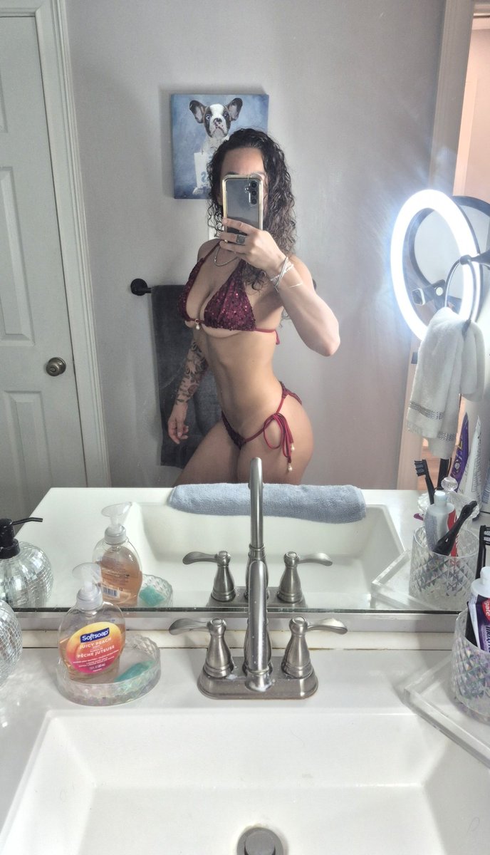 briannafrost's tweet photo. Tan lines 🌞 https://t.co/BVYITL9sB1
