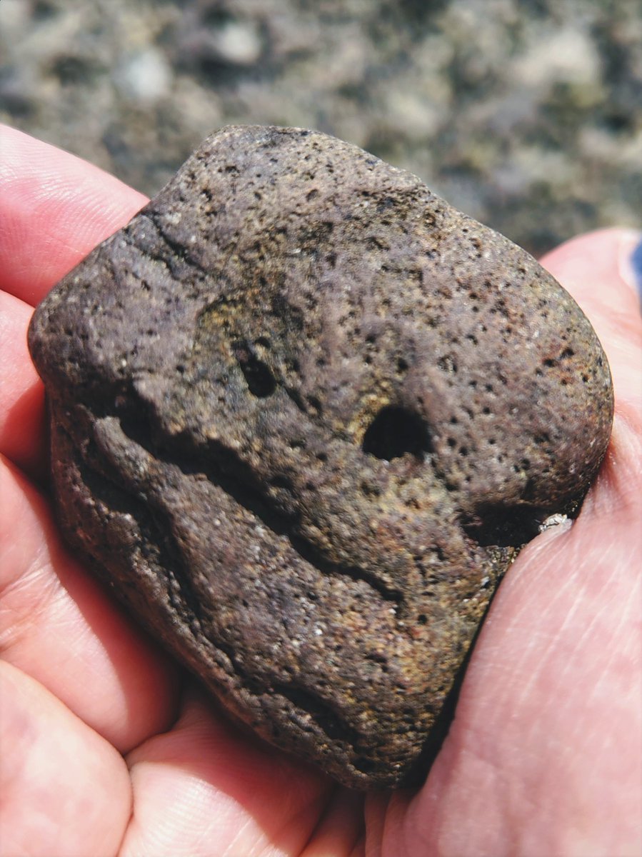 Howl_For_Me's tweet photo. Not quite a hagstone yet. But on its way. Front and back. I've been fortunate to have found two so far. Years apart, same shore. One I wear. One I found to send to Cry Wolf. Hundreds of years for these to form naturally. I adore such finds. Left this one for the ocean to finish. https://t.co/ovBAm0AuKK