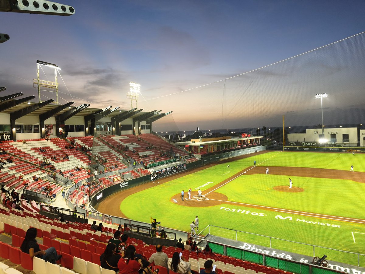 tibu42's tweet photo. Bello atardecer desde el Cruz Azul Nelson Barrera Romellon en San Francisco de Campeche, Campeche.
#VisitaCampeche https://t.co/415jJKTjFJ