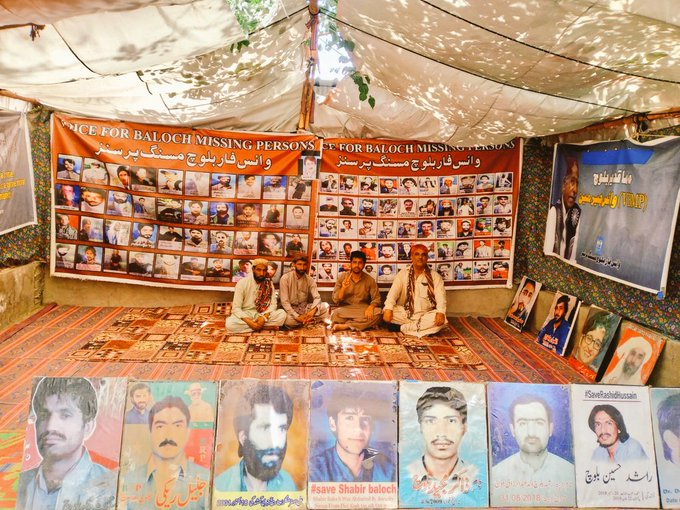 FreeBaloch_01's tweet photo. #VBMP sit-in at Quetta Press Club remains a symbol of the demand for answers regarding missing persons
Calling for accountability and the immediate recovery of all missing persons.
#humanrights
@BalochYakjehtiC @balochi5252 @InsightGL
@BalochistanPost https://t.co/BO0SD3pswI