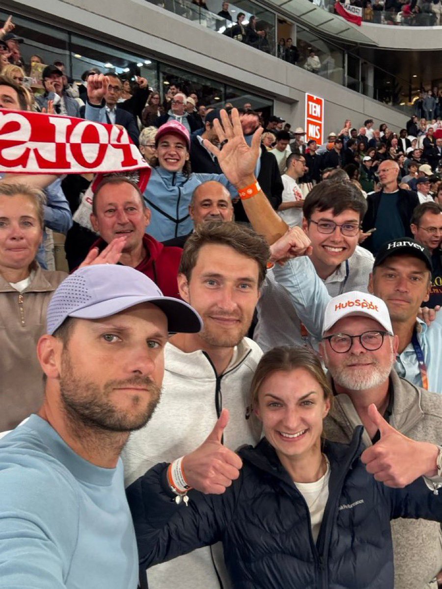 Frankie_Gallus's tweet photo. Sukces Mai Chwalińskiej to także sukces czeskich trenerów Jaroslava Machovsky’ego i Petra Hajka. Dziękujemy Bracia Czesi za pomoc @jsmeceskytenis Lubię oglądać @BKrejcikova i @karomuchova7 teraz ten czarodziejski tenis jest udziałem Polki, Mai Chwalińskiej.  🇵🇱 🇨🇿 https://t.co/fHyMF44jTW