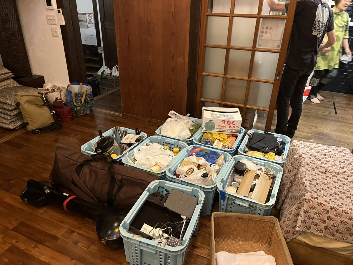 srgmtaro's tweet photo. 横須賀不入斗インド音楽合宿 day-1終了。
明日のコンサートのために前乗りで準備する。荷上げして、セッティングして、手作り餃子と磐城壽夏吟で前打ち上げ。もう楽しい。最高に楽しい。いぎなり、ひゃっこくして飲んでくんちぇ♡ https://t.co/AEh0VK94US