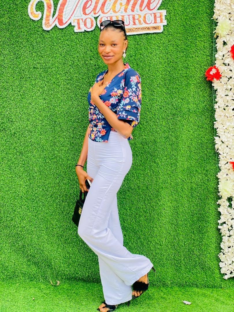 metronaija's tweet photo. Janet Dairo, a youth corps member, was reportedly k!dn@pped on June 1  while traveling by bus from Akure to Ilorin to collect her certificate from KWASU. 

Her family says the k!dn@ppers are demanding ₦40 million rans0m for her release.

Listen to the alleged call recording between the k!dn@ppers, the v!ctim, and her family