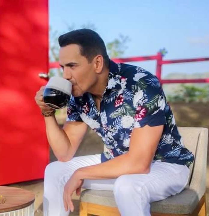 FANSPECADOPVM's tweet photo. ¡Buenos días!
#VictorManuelle
#PecadoPerfecto🍎 https://t.co/dSw02RTUEy