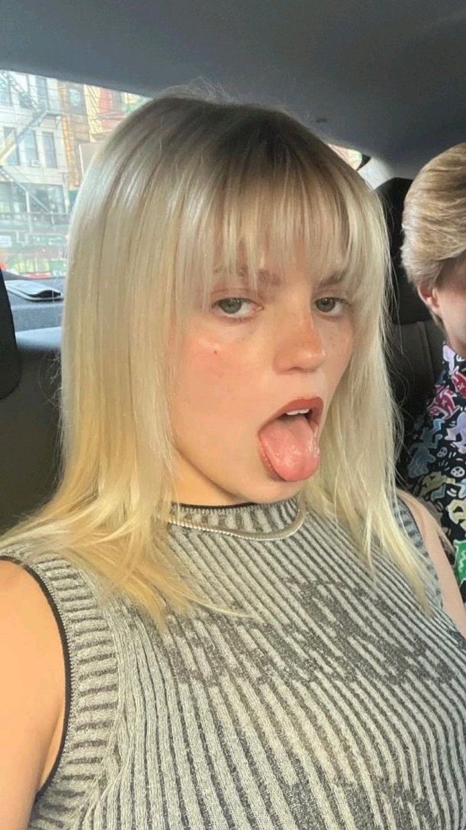 celebgoon22's tweet photo. Renee rapps so hott. I'd love to use that mouth #wankchat #wankbattle #bops #goon https://t.co/jJOp8S6N9f