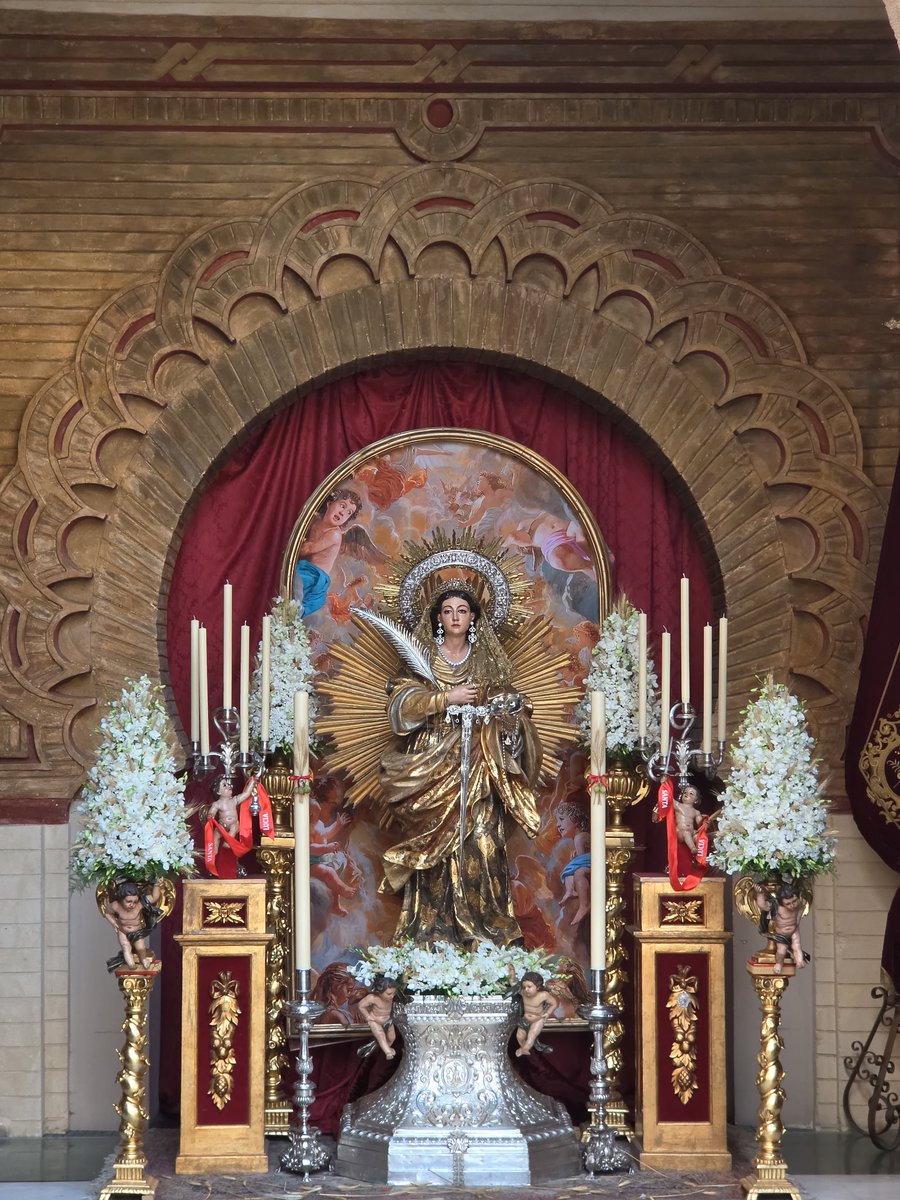 HdadSantaLucia's tweet photo. Así luce nuestra titular en el altar instalado para la procesión del Corpus Christi de la feligresía que tendrá lugar en la mañana del 7 de Junio.

#santalucía2026 https://t.co/pBuQhsAlPb