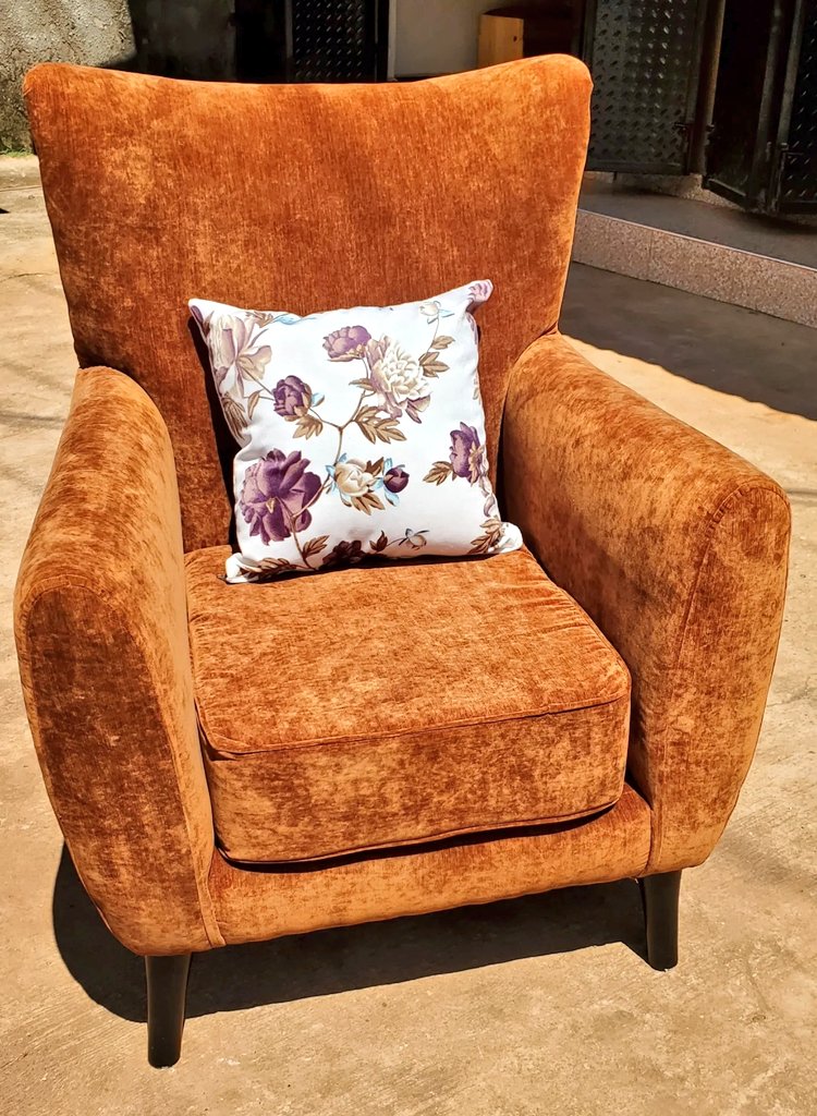 Abwooli_vaky's tweet photo. How is this? My people. 
Accent chair in Burnt Orange good for the living room or bed room and for any private space. https://t.co/ajIcg8JQA0