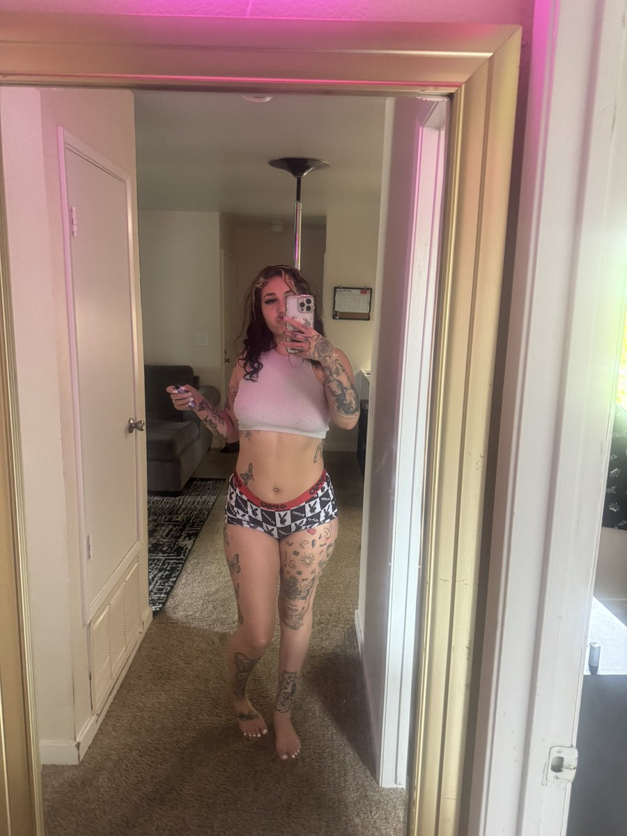 ThattGirll107's tweet photo. hey babes im back and doing deals help me get back my following 🥹🩷 #nsfwtwtًًً #nsfwtwtًًًٌٌٍِّ #nsfwtwtً https://t.co/8hKyjqG3cP