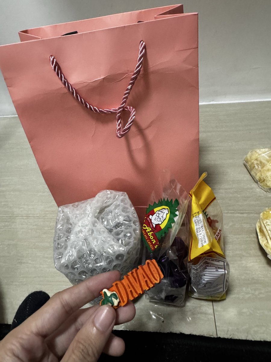 ryvensr's tweet photo. Thank u po sa mga give aways niyo!! 
💙 💗 💙💗💙💗 https://t.co/IlZFFNvEgd