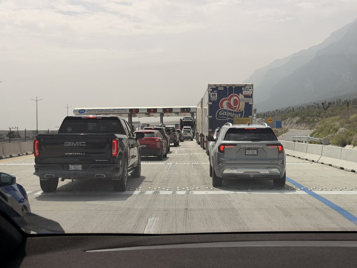 daorga's tweet photo. @autopistasalmty 5 casetas y solo abiertas 2 
@jericoabramo FYI 
Continua con la iniciativa de eliminará filas en casetas de peaje. https://t.co/PM5DgingED
