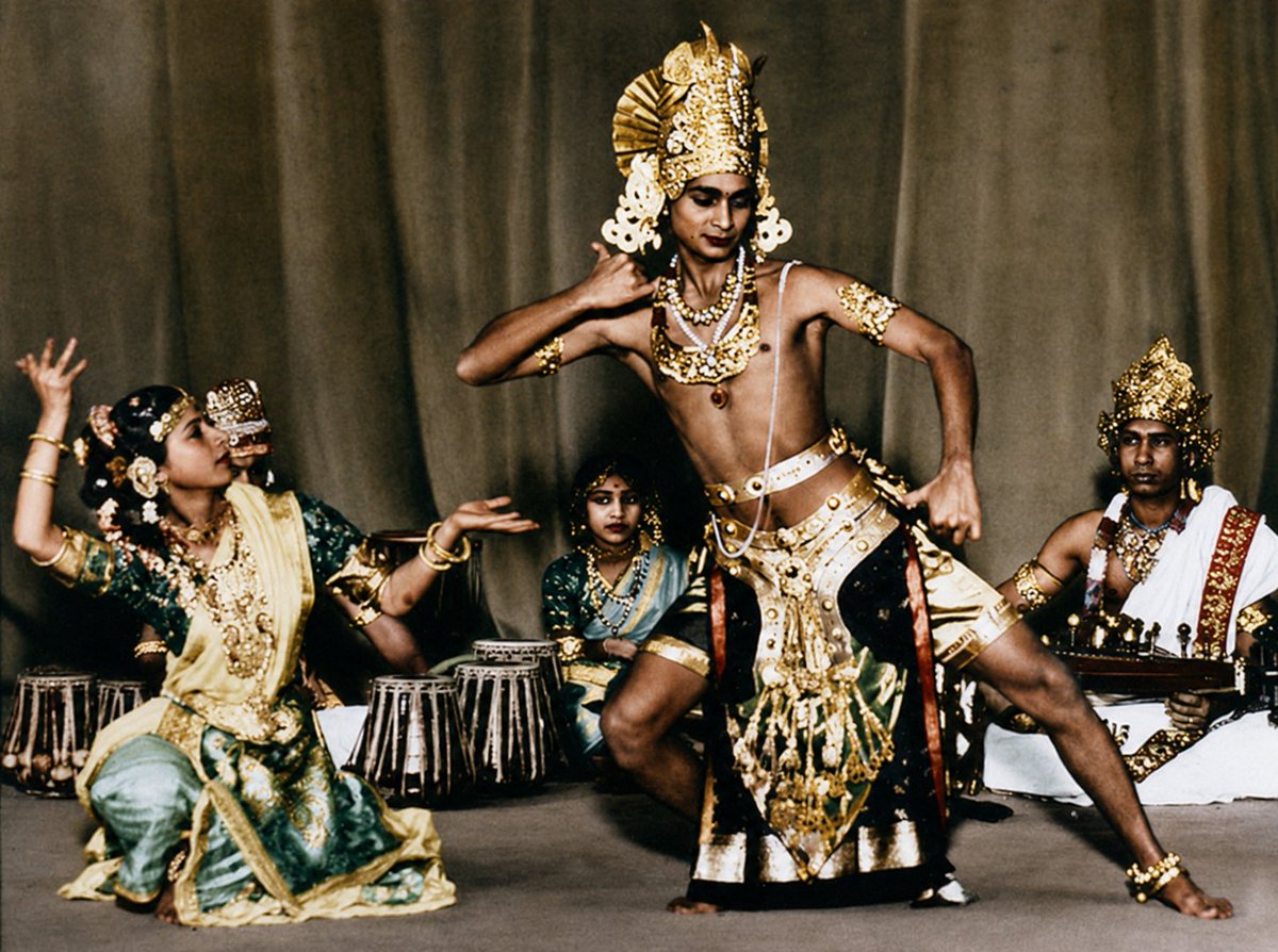 b0red_historian's tweet photo. This is the great Uday Shankar. Born in 1900, he created a modern Indian dance form by fusing ancient Indian dance with European theater. He received the Sangeet Natak Akademi Award in the early 1960s and the Padma Vibhushan in 1971. https://t.co/Ep2N1Luz90