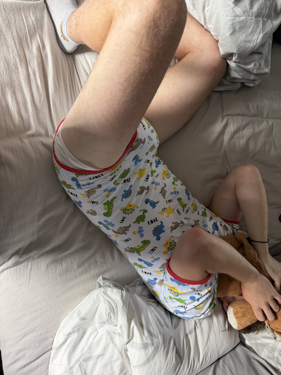 _littlebbybear's tweet photo. Fussy baba and his teddy 🧸

#abdl #abdlboy #diaperboy https://t.co/y0ZPOMst5e
