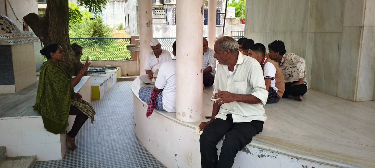 rtomehsana's tweet photo. રોડ સેફ્ટી અંતર્ગત આરટીઓ મહેસાણા ટીમ દ્વારા તારીખ 06/06/2026 ના રોજ  ગઢા ગ્રામ પંચાયત ખાતે જાહેર જનતાને રોડ સેફટી વિષયે માહિતી આપી પેમ્પલેટ વિતરણ કરવામાં આવ્યા. https://t.co/2SETn261VZ