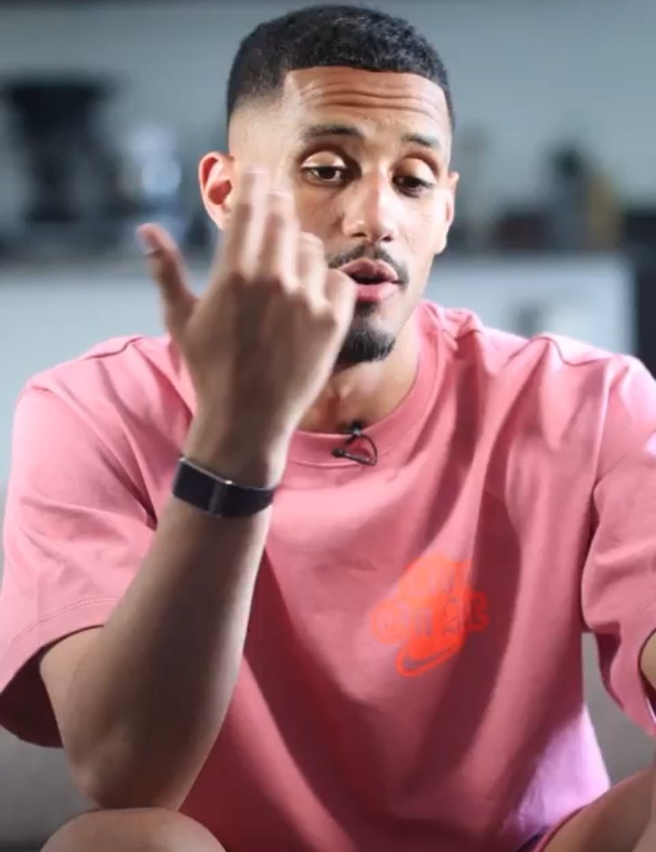 grimshub's tweet photo. 🚨🎙️| 🔥💣 William Saliba fires back at Pundits, Rival fans and Critics calling  Arsenal boring football, Bottlers and set piece Fc: [lequipe]

🗣️"There were a lot of jokes, people made fun of us. Even when we were top of the league, they were saying that at some point we were going to bottle it and drop back to second place. That's football banter, it's like that. If you want to change that, you just have to win.""Now that we've won it, they can't say anything anymore.""The first season I arrived, we were playing incredible football. That was the season where I said we deserved the title."

🗣️"As usual, people made fun of us — we finished second. The second season too, we were playing good football, finished second. People made fun of us, they said 'bottle, bottle...'""Last season too, we were playing pretty well, even if we weren't playing as well as the first two seasons — we still finished second.""This season, even if I don't agree with everything they say, as if there was only one team that was playing... Well, we're playing football. Except it's true that sometimes we score a lot more from set pieces. That was crazy. Now you see, in the Premier League, everyone does long throw-ins, everyone focuses on corners — it's not just us. We just do it better than the others. So, that's life, and we're going to continue like this."