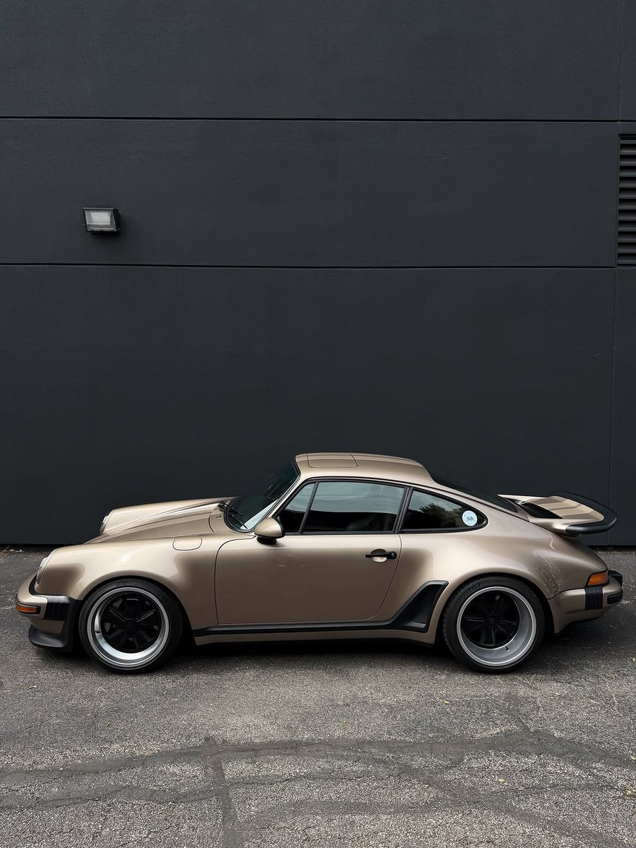 TheAutoHub's tweet photo. Vintage at its peak https://t.co/M4pf2CzI2c