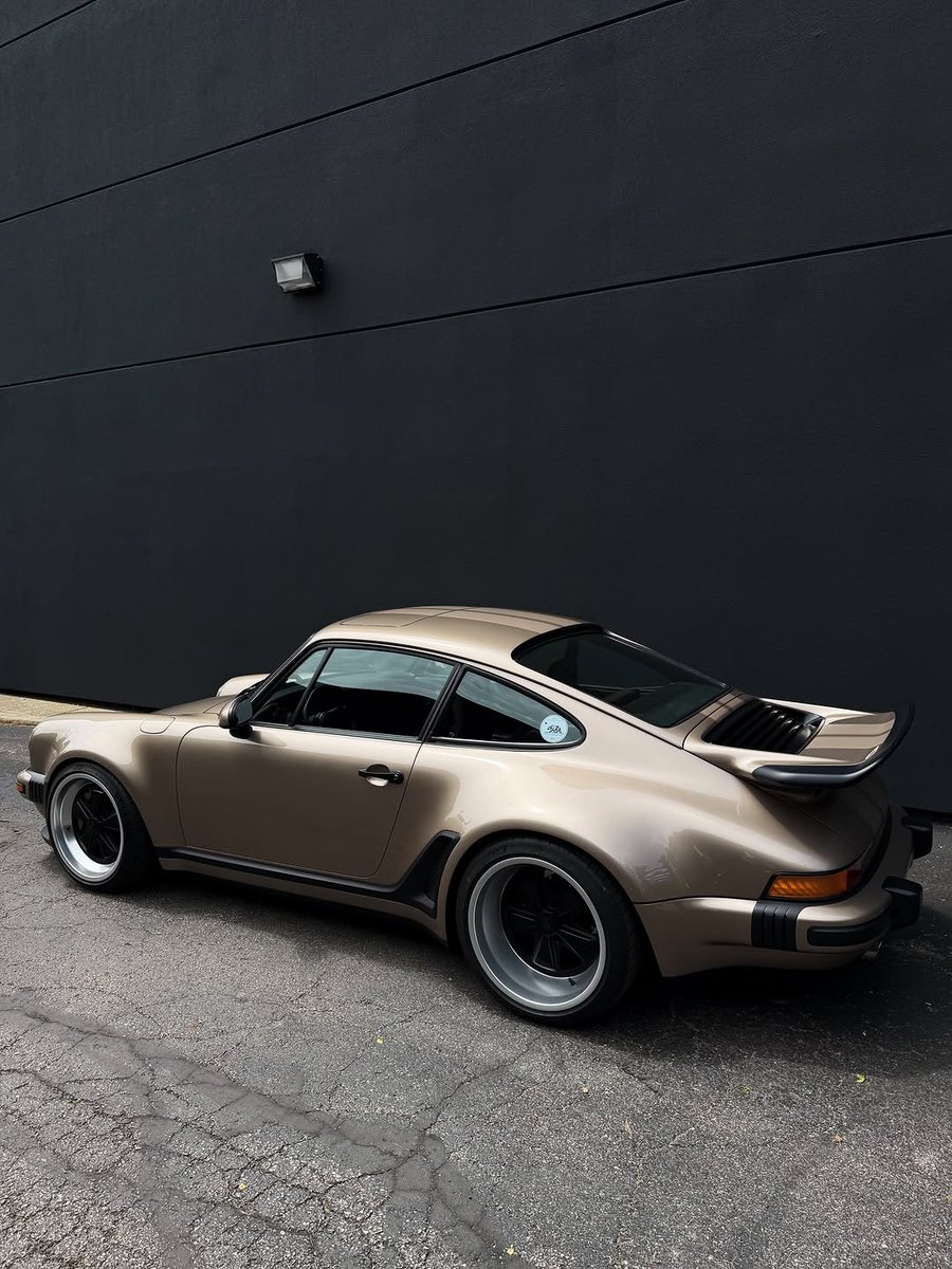 TheAutoHub's tweet photo. Vintage at its peak https://t.co/M4pf2CzI2c