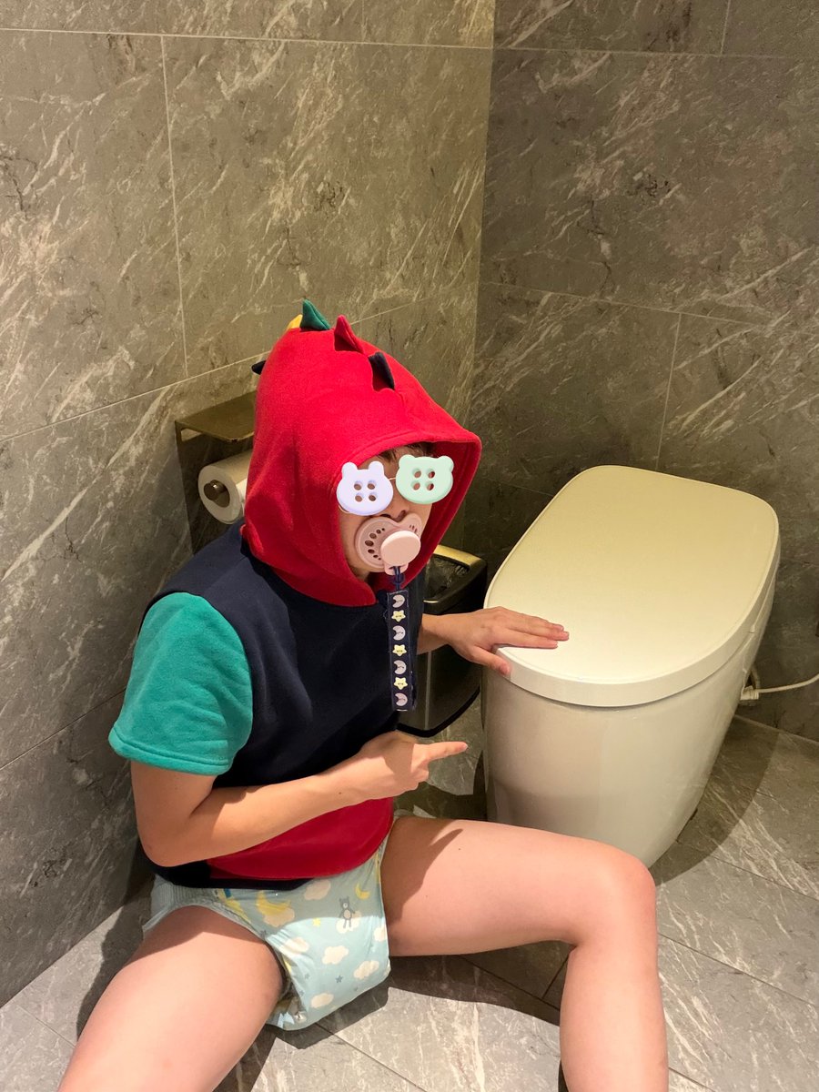 ducksdoontquack's tweet photo. Rawr ! 🦖 Please Dawddy... I can't hold it in anymore! 🥺💩

The poopie monster is coming 😭👹 https://t.co/XaupuWSMTh