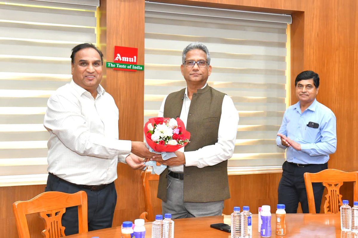 NDDB_Coop's tweet photo. Shri Naresh Pal Gangwar, Secretary, @Dept_of_AHD , GoI, along with Ms Varsha Joshi, Additional Secretary, DAHD, senior officials from DAHD and NDDB, visited NDDB's wholly owned subsidiary, @IDMCLtd . During the visit, they were apprised of the organisation's activities in dairy infrastructure development and innovative milk procurement solutions. The delegation also held detailed discussions with IDMC officials, explored the fabrication facility and reviewed ongoing manufacturing operations.

The delegation later visited AMULFED, Gandhinagar, and was briefed on the growth of the Amul (@Amul_Coop ) cooperative movement and developments in the protein segment. They also gained insights into modern processing and warehousing infrastructure in the dairy sector.