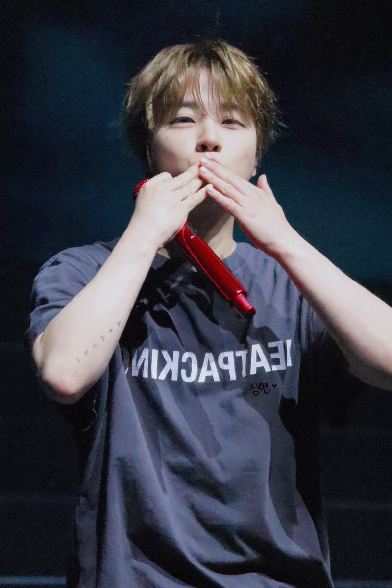 kwaisumyin's tweet photo. 20260606 iKON FOUREVER 콘서트 in MACAU🇲🇴

@iKON_gnani_____ 💕

#김진환 #진환 #KIMJINHWAN #JINHWAN #JAY https://t.co/nzdBLBHONh