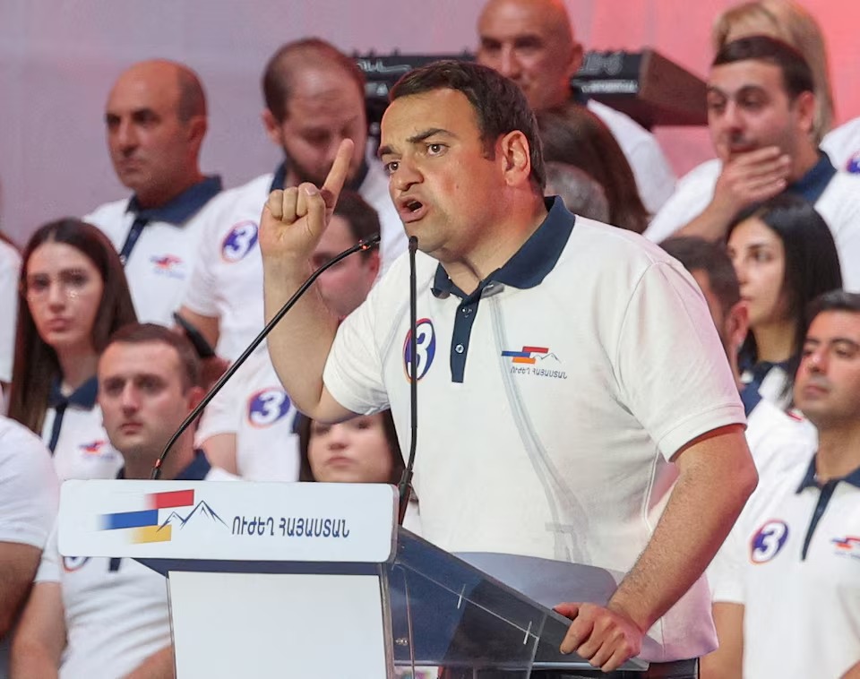 MarioNawfal's tweet photo. 🇦🇲🇷🇺 Armenia arrests 6 opposition candidates the night before elections.

The timing alone tells a story.

The candidates belong to Strong Armenia, a pro-Russian party polling in 2nd place nationally. Their leader, billionaire Samvel Karapetyan, is already under house arrest on charges of plotting to overthrow the government.

Armenia is at a crossroads: Drifting West, negotiating peace with Azerbaijan, and quietly distancing itself from Moscow.

A pro-Russian party surging ahead of elections was always going to make Yerevan nervous.

Whether these are real criminal cases or political medicine, the optics hand Russia exactly the narrative it wants: Armenian democracy under Pashinyan is selective.

Source: Reuters