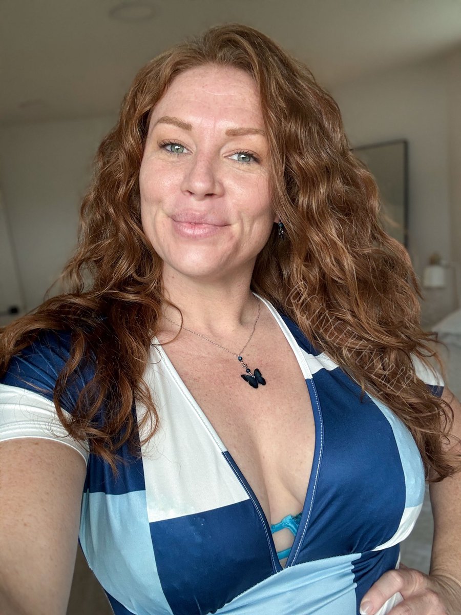 gingerfever89's tweet photo. Someone said I should wear more blue 🦋 
Do you agree? 

#ladyinblue #thedress #gingerfever89 #freckles #curlyhair https://t.co/nFlmVUVVpW