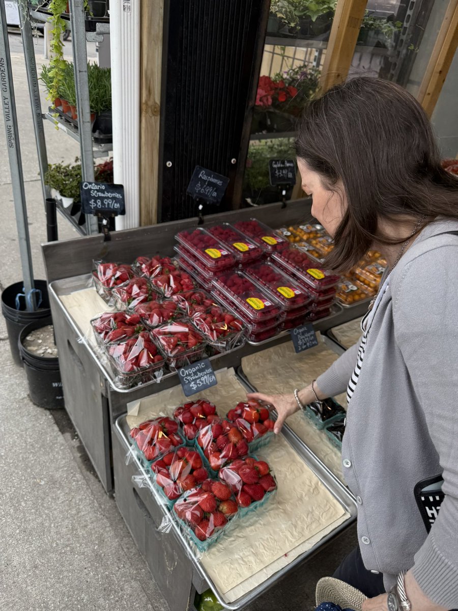 stephaniebowman's tweet photo. It’s not too late to celebrate #localfoodweek.
Support our incredible local farmers and treat yourself to the best flavours Ontario has to offer!
@OntarioFarms https://t.co/e9QmE2gjNx