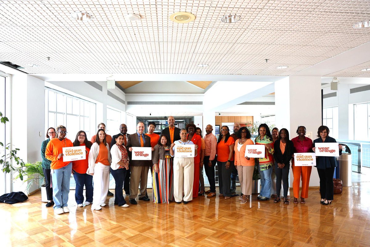 MomsDemand's tweet photo. Thousands of people nationwide joined us to #WearOrange on National Gun Violence Awareness Day yesterday! Thank you for calling attention to this preventable crisis and honoring communities impacted by gun violence. 🧡

Text ORANGE to 644-33 to find a weekend event near you! https://t.co/BMQneFWUTT