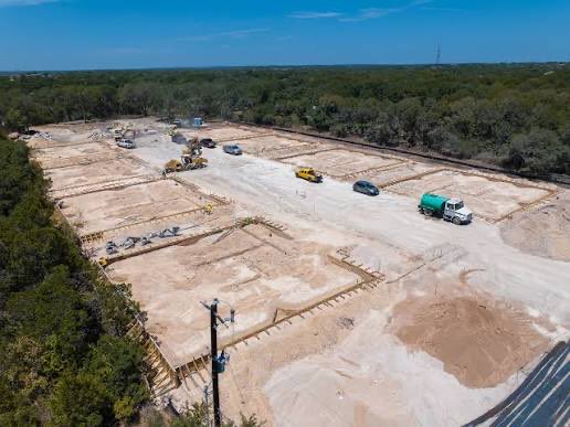 FreedomStackOS's tweet photo. @ChrisRamsey60 How’s the market for small industrial complexes w/ .5-2 acre secured lots w/ or w/o structures. 5-20 acre sites ? https://t.co/LVSV5Nppru