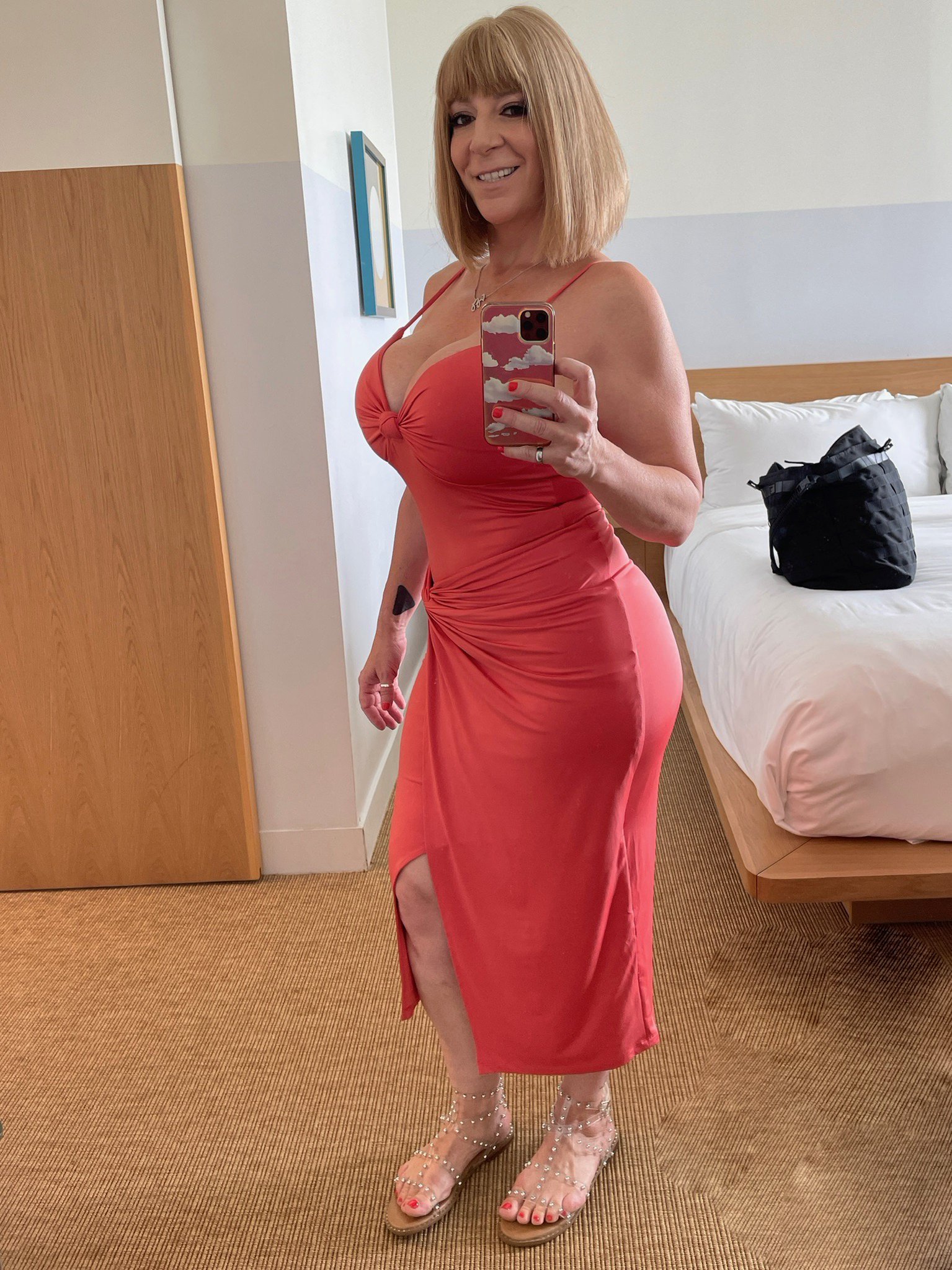 Energy speaks louder than words ⚡ keep it positive #SelfieSaturday https://t.co/JzzaCTJ2cC