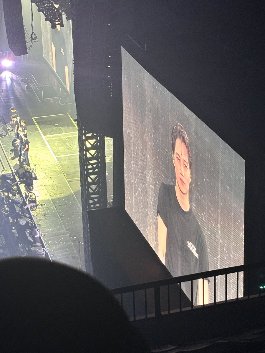 userrmochi's tweet photo. yang nonton exo besok day 2 door 4n row 39 sn 705 yang ini yahh https://t.co/LriAwr5ECr