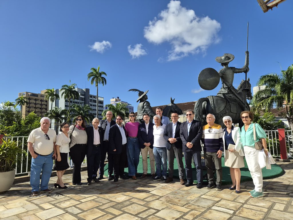 JoseGonVaz's tweet photo. Rematamos esta xornada en Santos, achegándonos a coñecer o Centro Español y Repatriación e a Sociedade de Socorros Mutuos e Beneficente Rosalía de Castro.

Entidades que representan a memoria viva da emigración e as pontes construídas polos nosos maiores entre Galicia e o Brasil https://t.co/q8xDmKEYOq