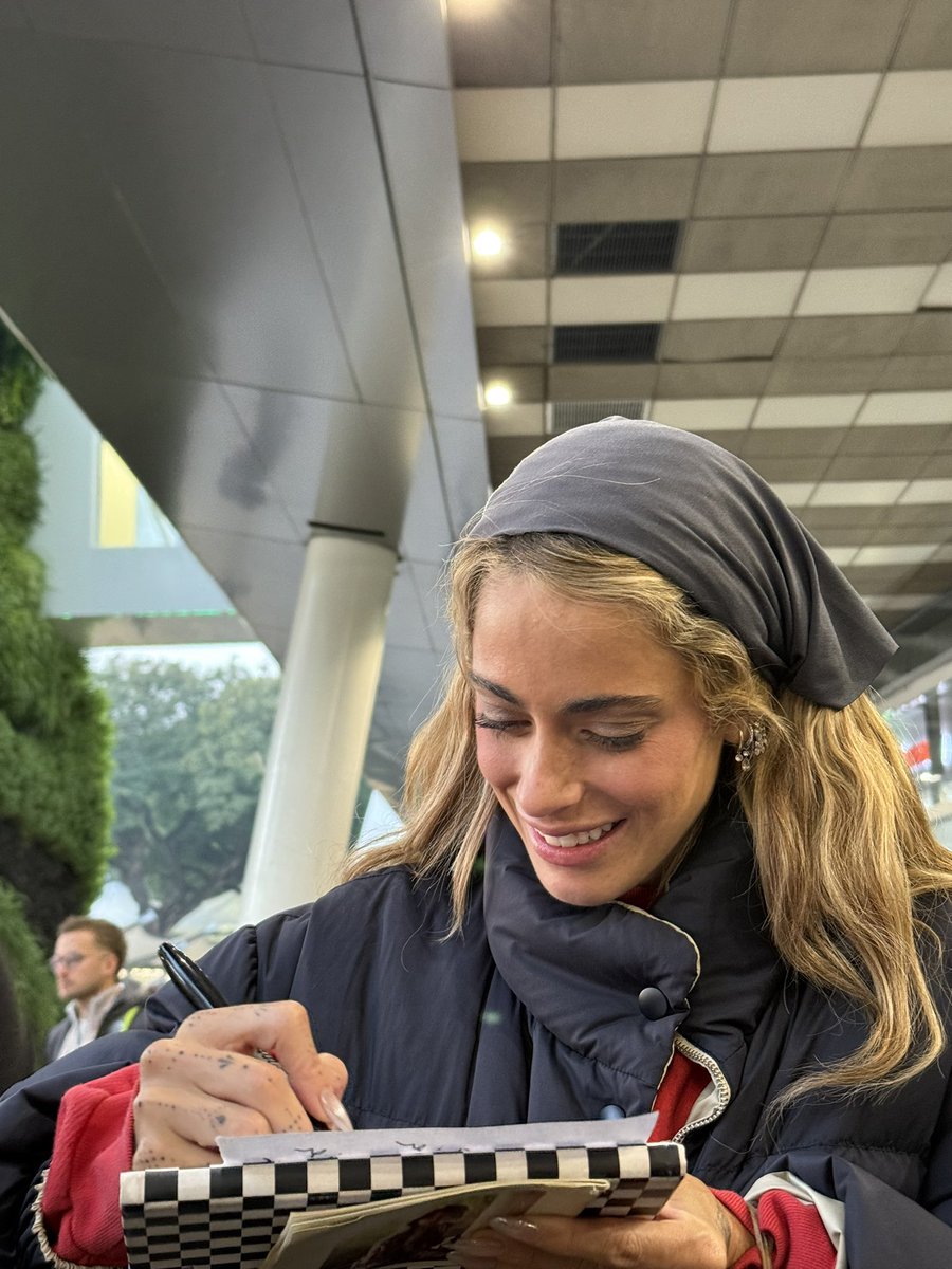 tininnews's tweet photo. TINI con fans en Buenos Aires https://t.co/wSikRxPmGe