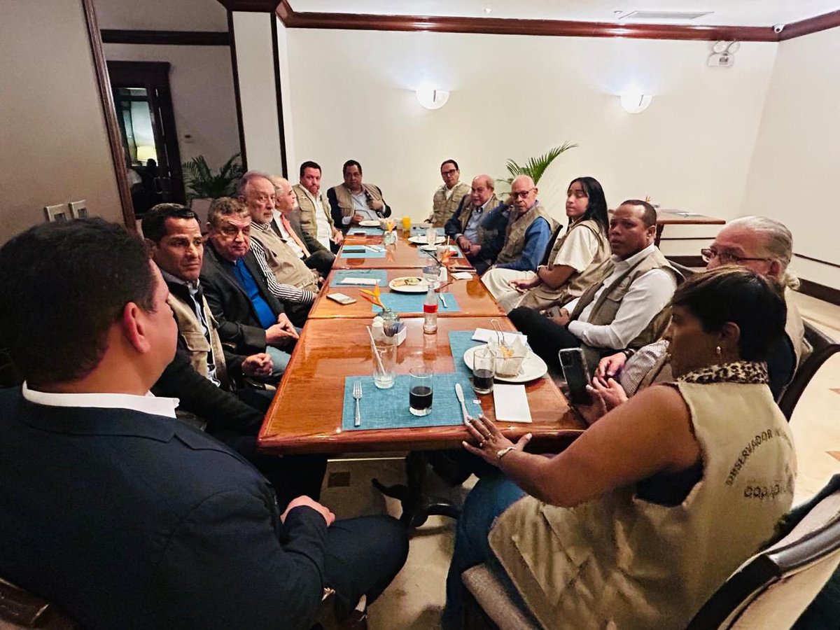 alitomorenoc's tweet photo. Nuestra delegación de Observadores Electorales Internacionales de la COPPPAL presente en las elecciones presidenciales de Perú, acompañando de cerca este proceso clave para la democracia en la región. Nuestra Misión estará muy atenta, viendo cómo se desarrolla la jornada y el respeto a la participación de la ciudadanía.