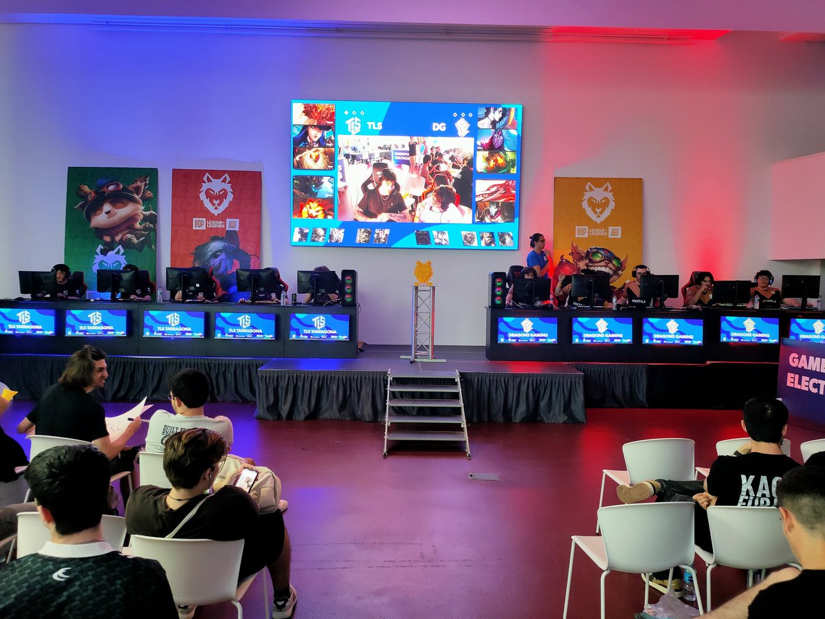 Gamesportselect's tweet photo. 2n mapa en marxa!

@DragonsGamingec @TLS__eSports @FamiliaIogurt @TheMentalsX @matarocat @TecnoCampus @llenguacatalana  @level4teches https://t.co/2ryz8nlOA7