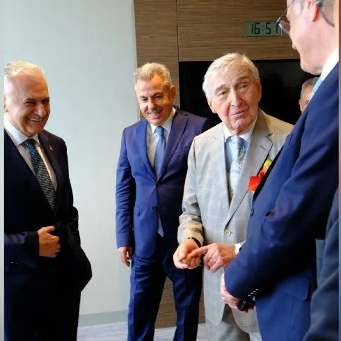 M7986111419's tweet photo. Etnik kökeni, inancı veya kimliği üzerinden insanları hedef alan ayrıştırıcı ve aşağılayıcı ifadeler, birliğimizi bozmaktan başka işe yaramaz! 

BÜYÜK BAŞKAN Ceketsiz Babayı Karadeniz Temel Muhtaç Erdem Atay Rahmi Koç Binali Yıldırım Halis Karataş Kürt Kadını Lazlar Fıkra Bakanım https://t.co/JFlXFMxFXU