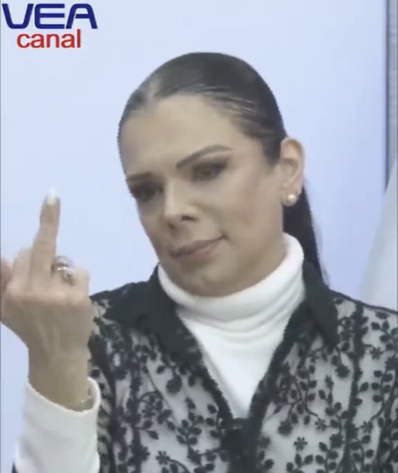 Goool_Deportes's tweet photo. @__VaderGT @GuatemalaGob @BArevalodeLeon Ya ni sabes que inventar marica
Mejor anda vé si ya puso la marrana. https://t.co/G40bWEWT7C