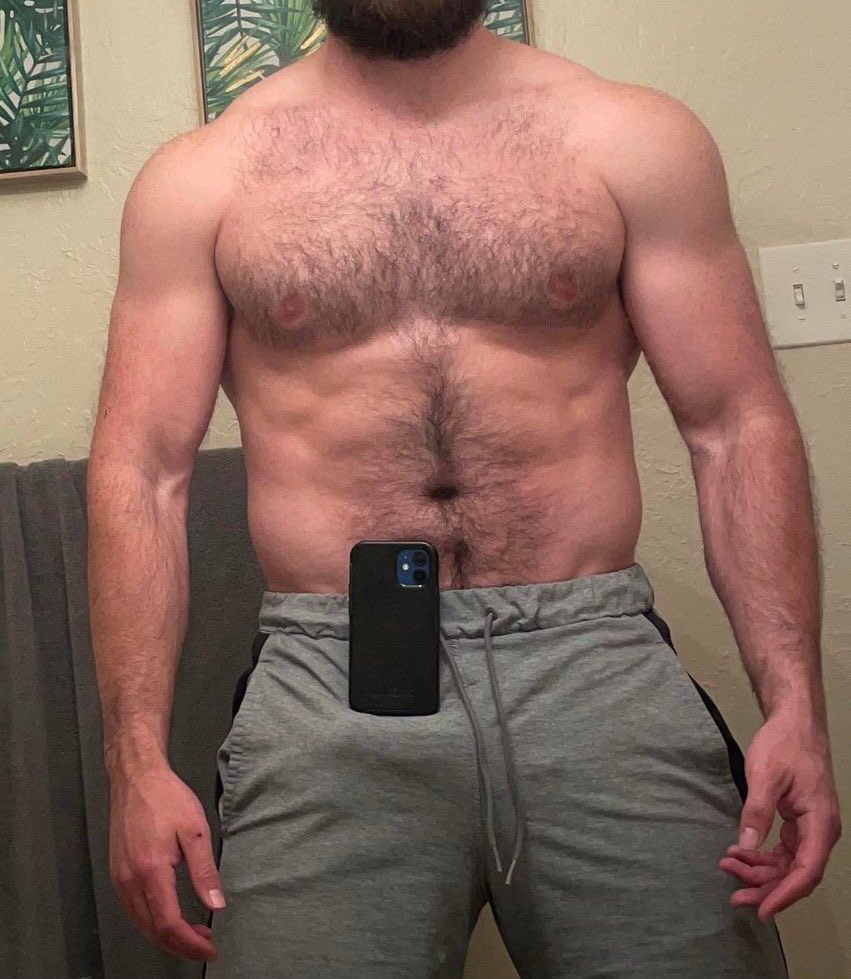 emmasriley's tweet photo. this being chris redfield https://t.co/YRKEwtUo7x