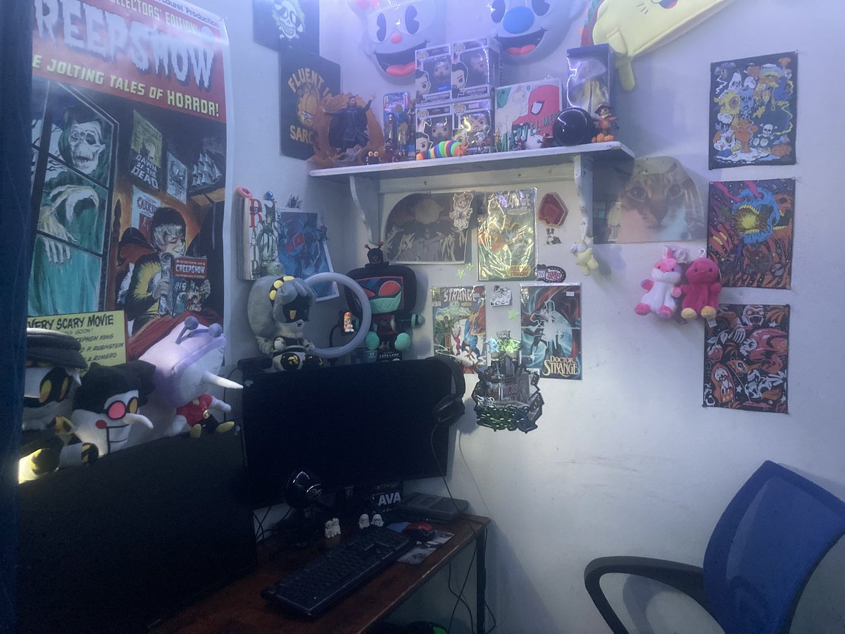 RayRay0w0's tweet photo. Not home yet :p but i miss my room <3 https://t.co/WUqZVCflFs