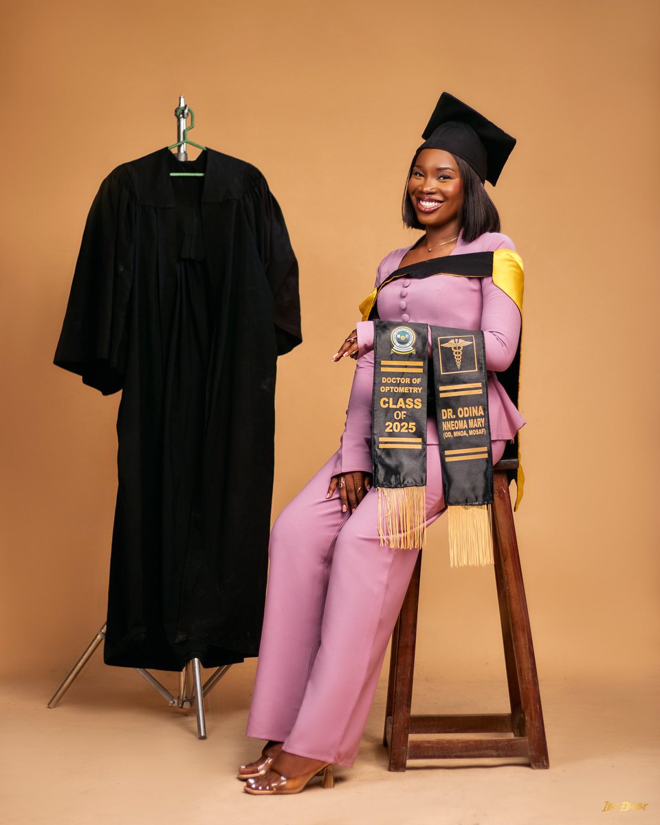 NneomaOdina's tweet photo. End of an era🔥
Odina Nneoma Mary Immaculata (OD, FUTO)
Congratulations to me ❤️🥳
#futo #convocation #Graduation https://t.co/3tvh4nG7TB